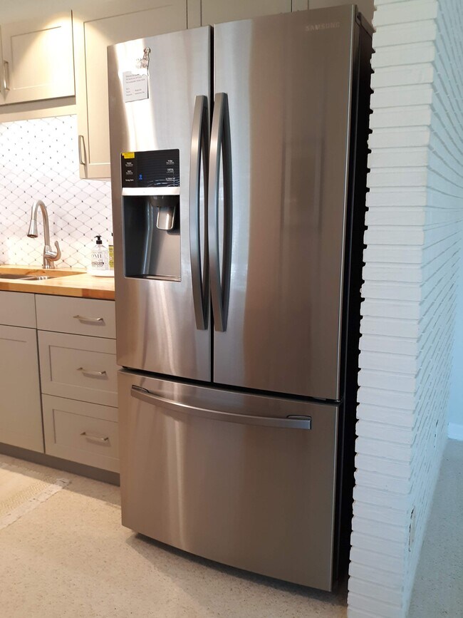 Stainless Appliances - 935 NE 18th Ct