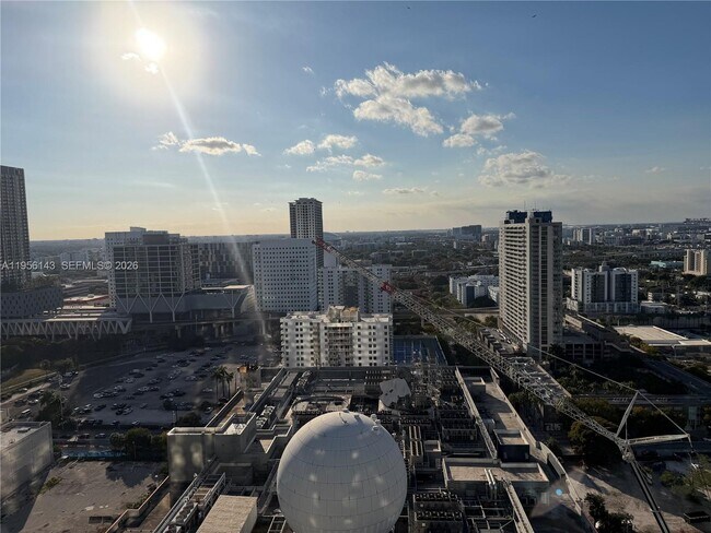 Building Photo - 851 NE 1st Ave