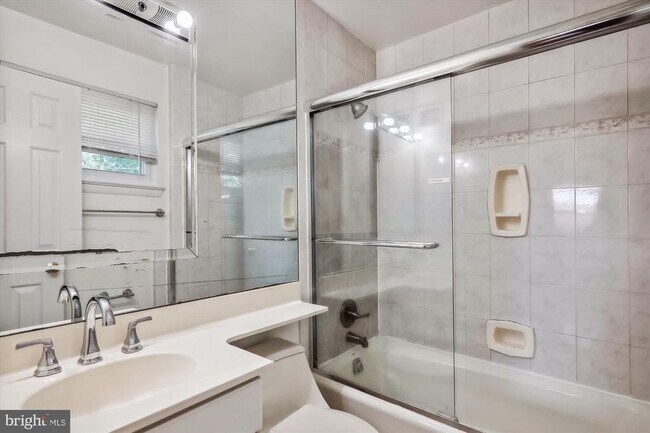 Building Photo - 6518 Wilmett Rd