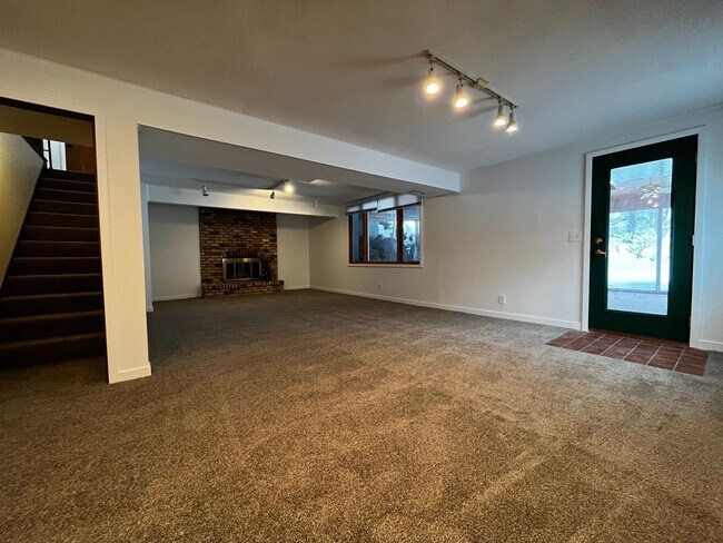 Building Photo - 3508 Flag Ave N