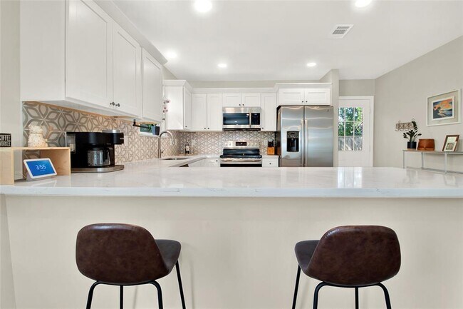 Building Photo - 6334 Park Ave