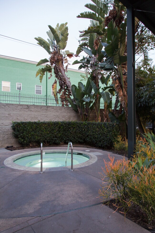 Building Photo - 420 S San Pedro St