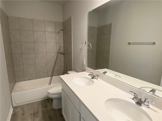 Building Photo - 2216 Limestone Lake Dr