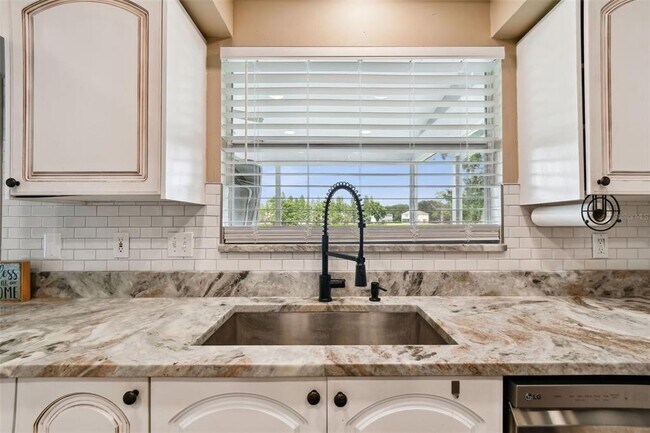 Building Photo - 17737 Esprit Dr