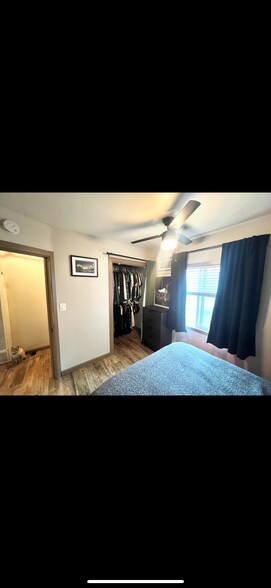 Master Bedroom has lower bonus room - 2661 Newell St