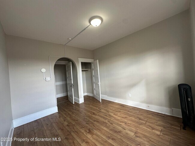 Building Photo - 568 Main St