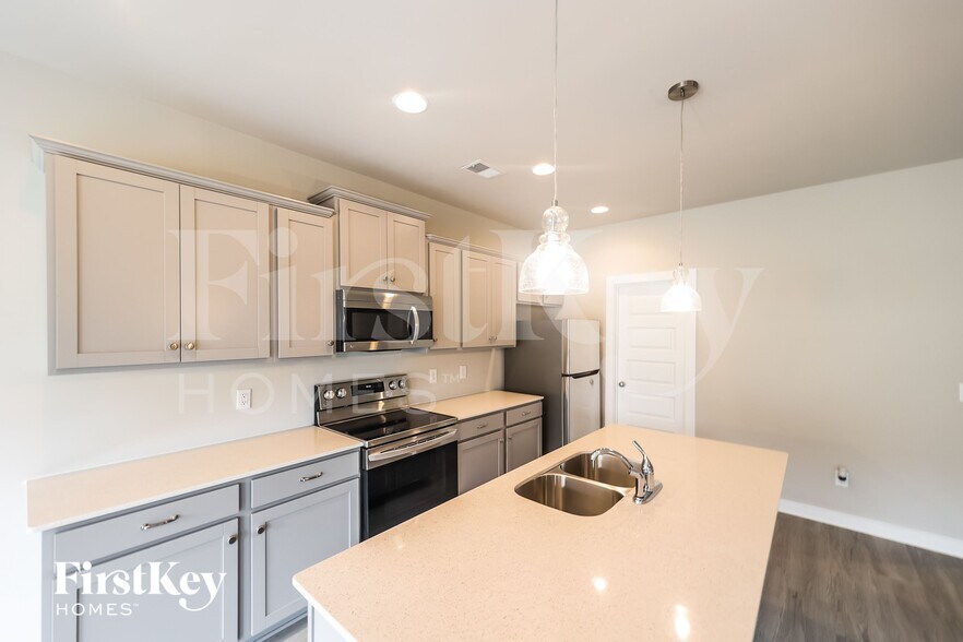 Building Photo - 171 County Rd 1700