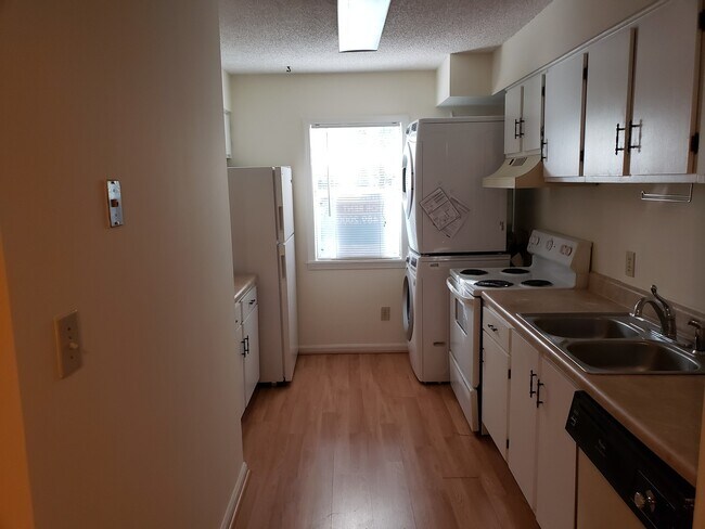 Building Photo - Coming Soon! Spacious 2BR, 2BA Condo in Desirable Chapel Hill Community