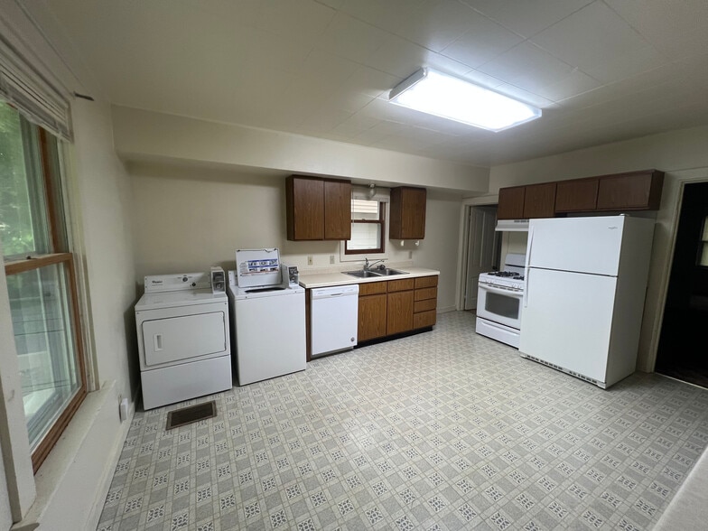 Building Photo - 1631 Winnebago St