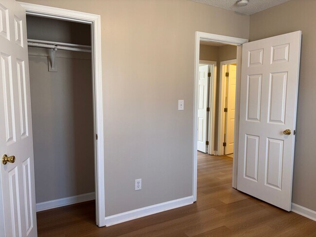 Building Photo - 3 Bedroom, 2 Bathroom House in Winston-Salem!