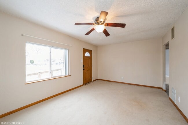 Building Photo - 3740 Kencrest Dr NE