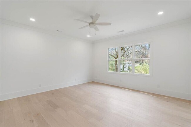 Building Photo - 312 Meadow Dr