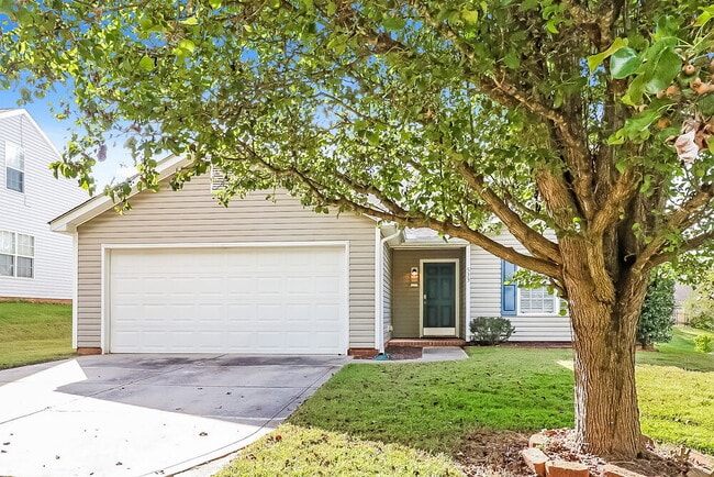 Building Photo - 533 River View Dr