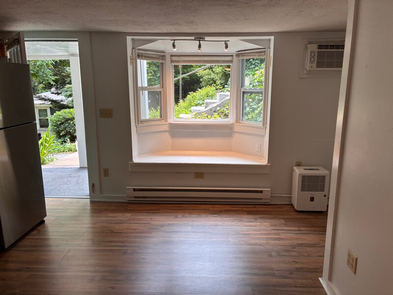Building Photo - 4951 Lake Forrest Dr NW
