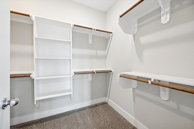 Building Photo - 8664 Easthaven Blvd