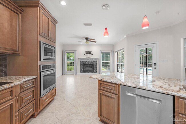 Building Photo - 8731 Thunderbird Dr