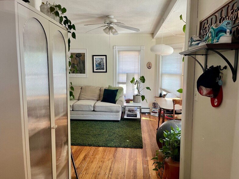 Building Photo - 68 Alpine St