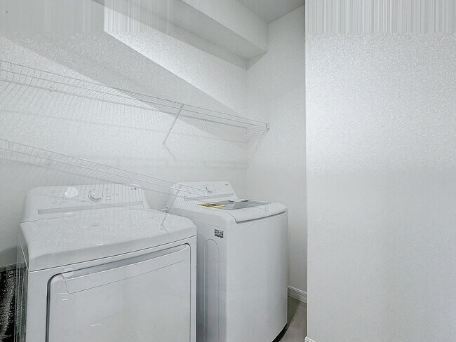 Building Photo - Townhouse For Lease in Saint Cloud