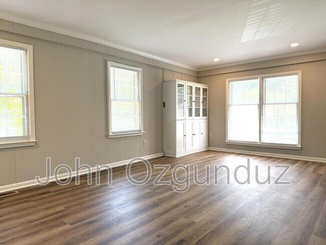 Building Photo - 3909 Westra Dr