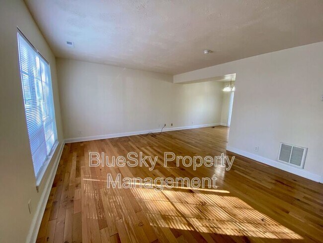 Building Photo - 109 Longwood Dr