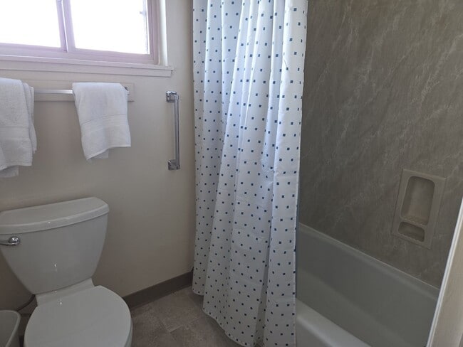 Building Photo - Unique open design,wood beams in all rooms-Very cheery and cozy. Newly remodeled, and newly furni...