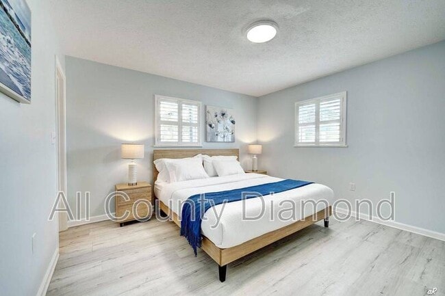 Building Photo - 7308 Sunset Ave