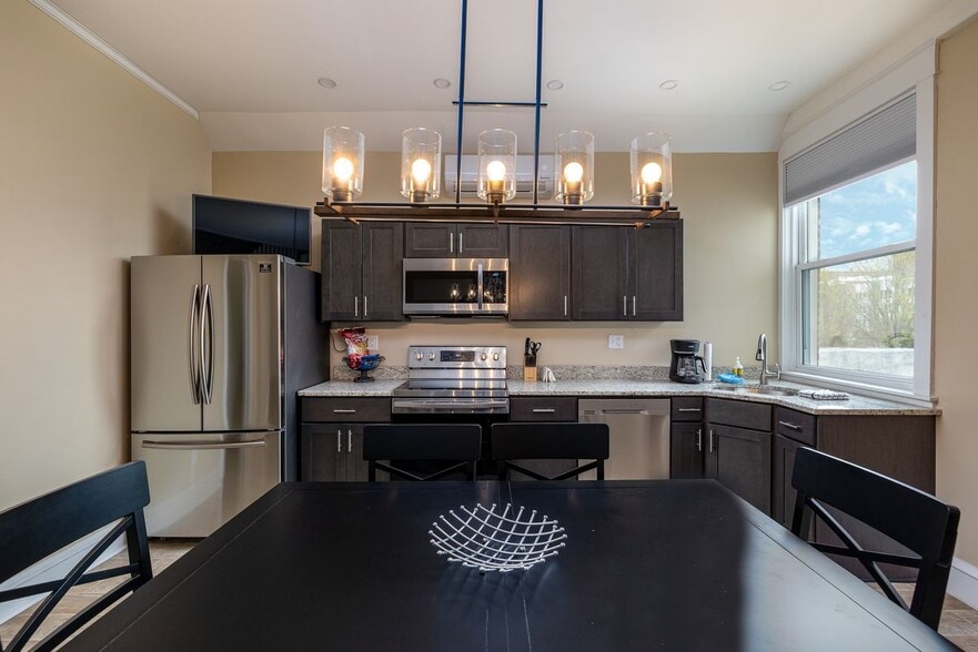 Building Photo - 1131 Callowhill St