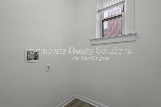 Building Photo - 3011 Miami St