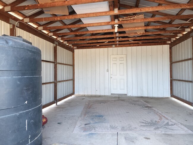 Building Photo - 16902 Hickman Ln