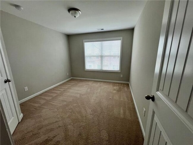 Building Photo - 4-bedroom, 3.5-bathroom townhome in Suwanee Walk!