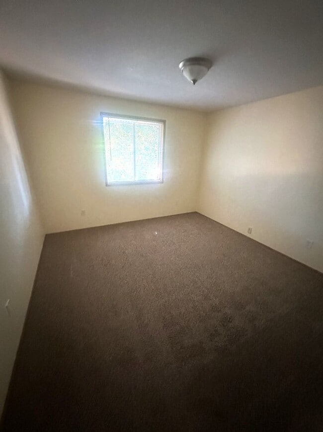 Building Photo - Two Story Home in East Vancouver!