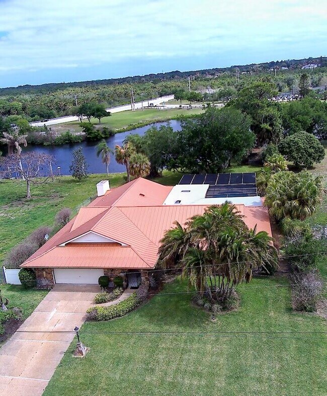 Building Photo - 465 SE Naranja Ave