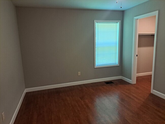 Building Photo - 2 BD/ 2 BA