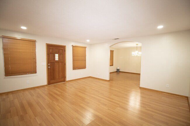 Building Photo - 111 Ashley Ln