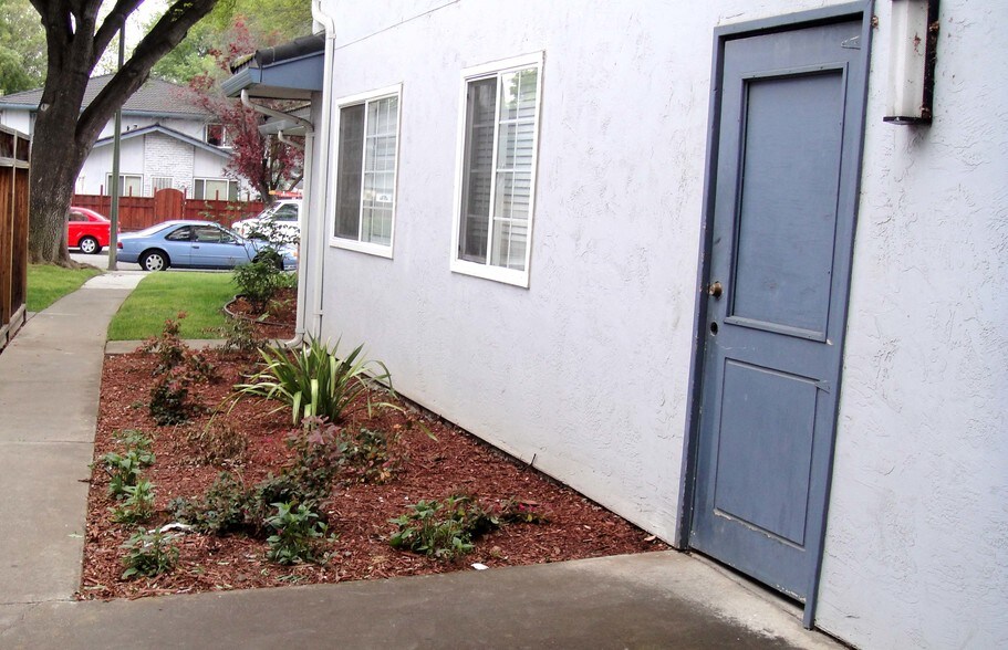 Building Photo - 767 Warring Dr