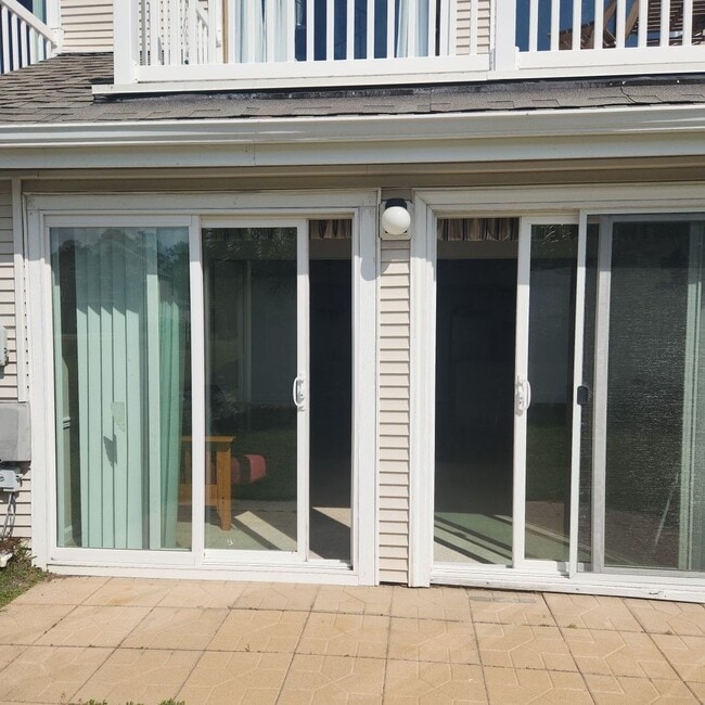 Building Photo - Villas on the Green