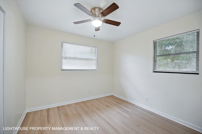 Building Photo - Stunning, Fully Renovated 4 Bed/2 bath Home!