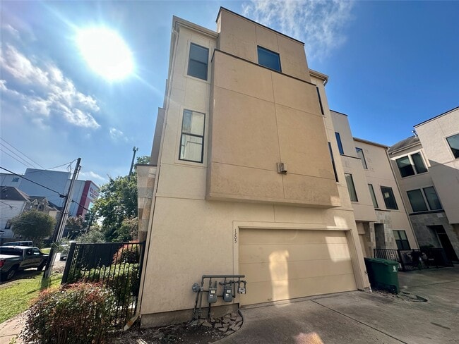 Building Photo - 1205 Birdsall St