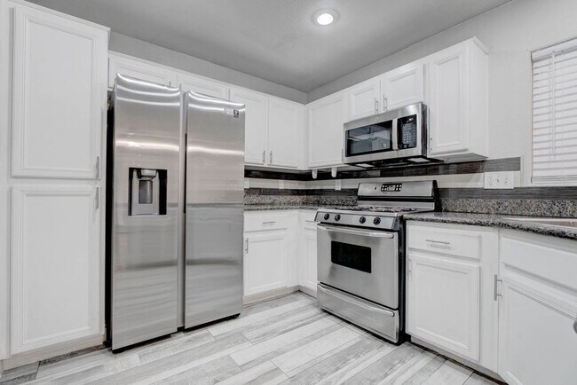 Building Photo - 6469 Abbey Door Ct