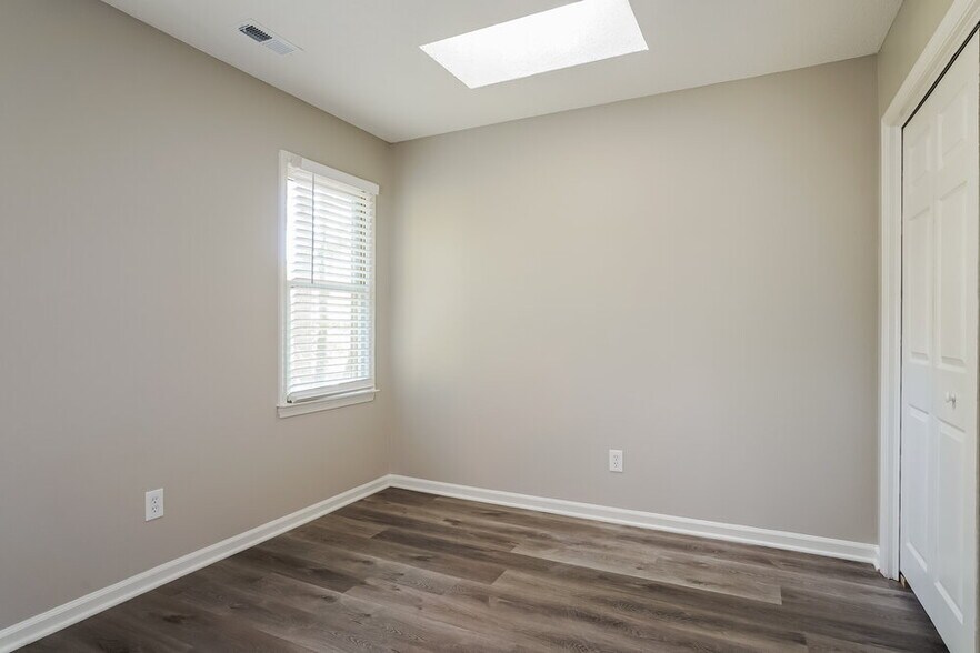 Building Photo - 1011 Laurens Way