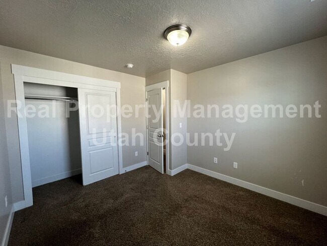 Building Photo - 1638 Venetian Way