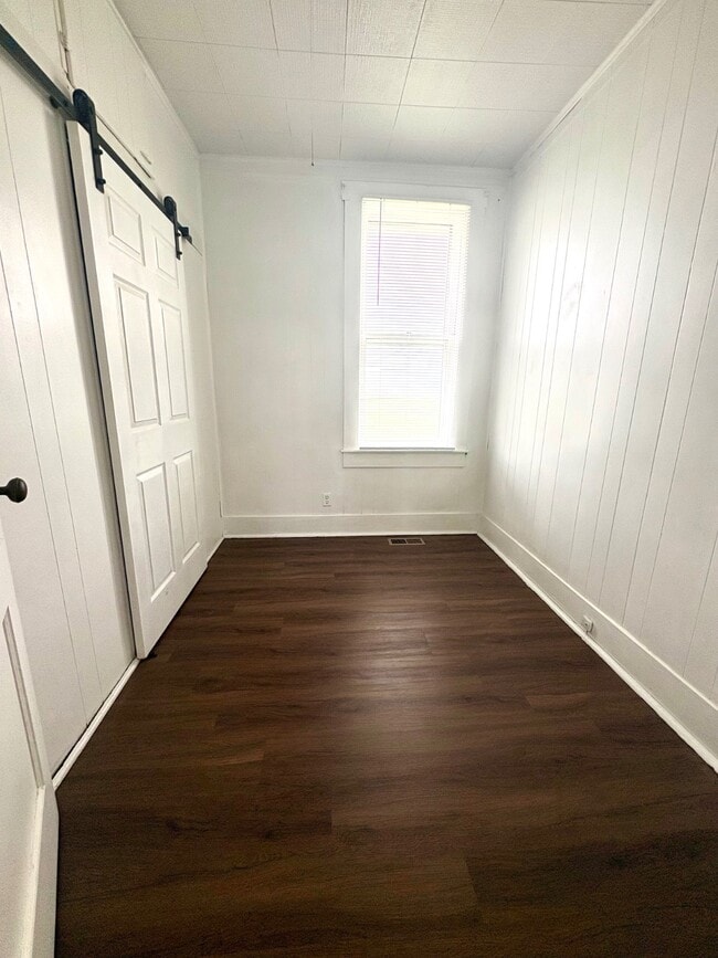 Building Photo - 595 N Washington St