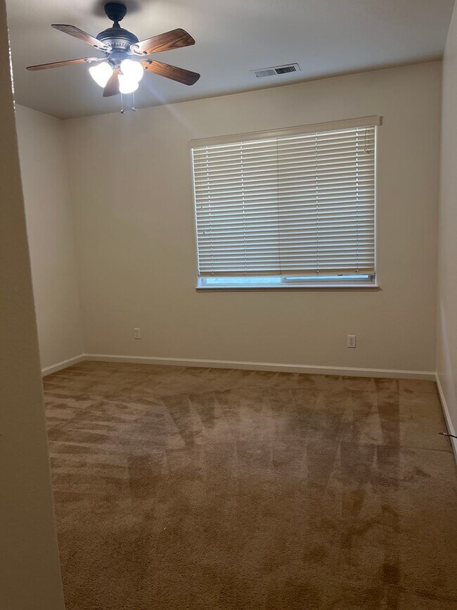 Building Photo - Easy living