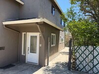 Building Photo - "Charming 2-Bedroom Retreat with Granite Accents & Gleaming Hardwood Floors in Lafayette!"