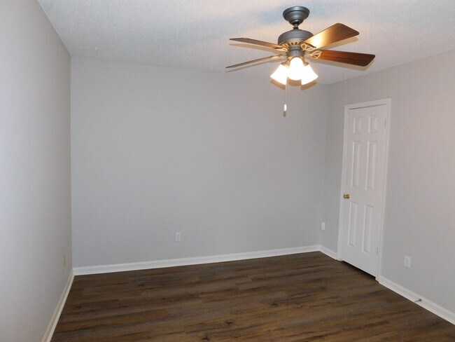 Building Photo - 6630 Gatewood Cir