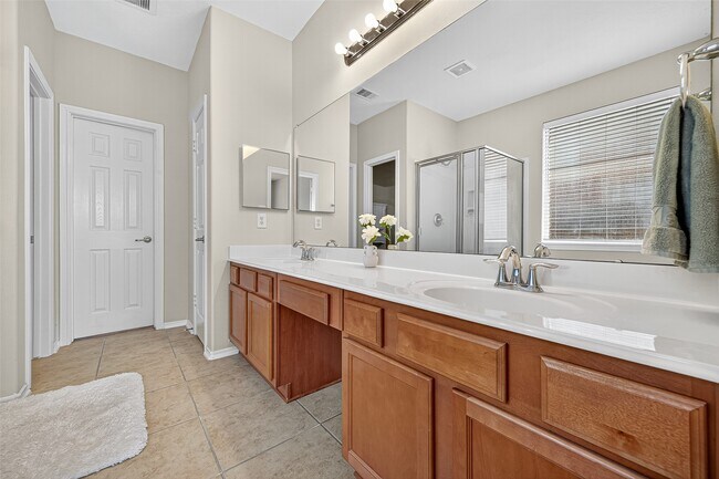 Building Photo - 6230 Hollydale Ridge Ln