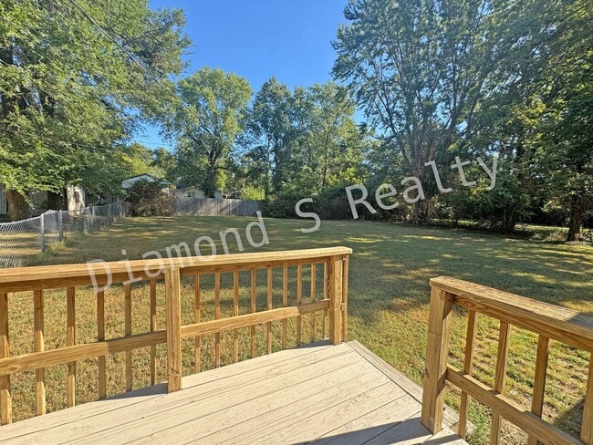 Building Photo - Charming and Clean 2 Bedroom Home Availalbe!