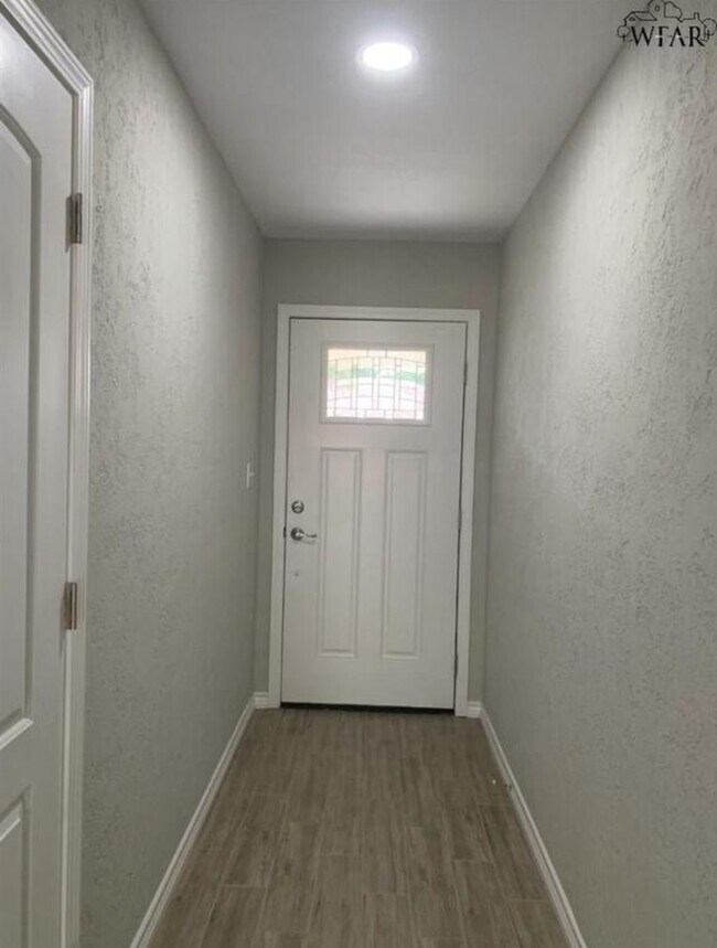 Building Photo - 5813 Briargrove Dr