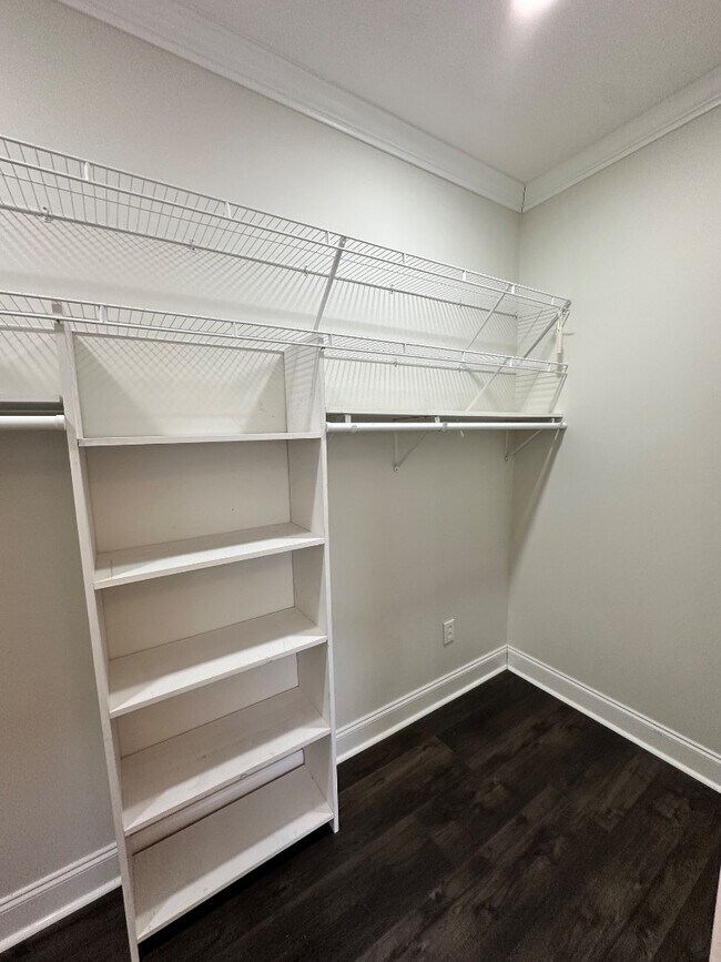 Building Photo - 3918 Old Wolf Rd