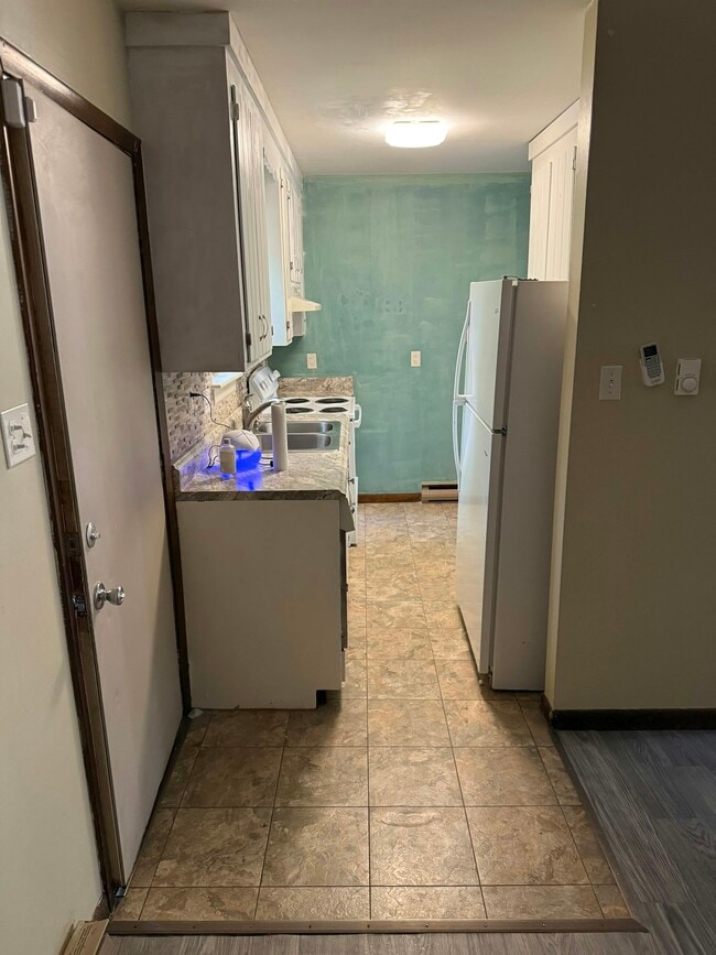 Building Photo - 800 Fahey Cir